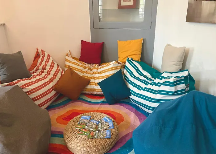 Room, ホステル *